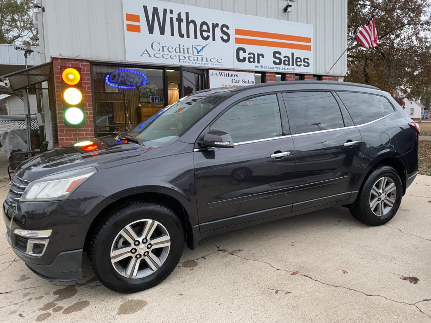 2017 Gray /Gray Chevrolet Traverse (1GNKRHKD2HJ) with an 3.6L engine, Auto transmission, located at 204 Hwy. 16 East, Carthage, MS, 39051, (601) 267-7277, 0.000000, 0.000000 - Photo#0